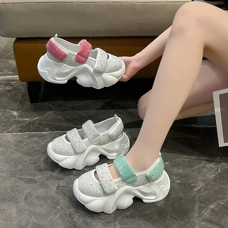 Zapatillas de deporte de moda para mujer, zapatos informales con plataforma de Velcro y diamantes de imitación, sandalias brillantes de moda para primavera y otoño, novedad de 2024