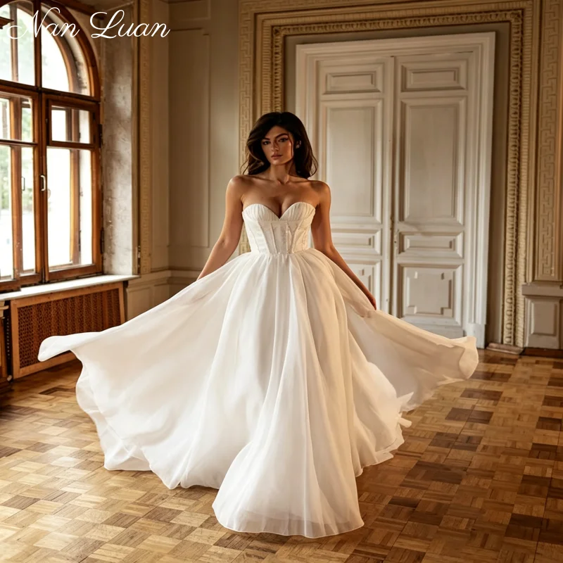 Castle Indoor Wedding Dress Strapless Pleated Bust Light Organza A Line Chapel Train Vestidos de Novia Customized