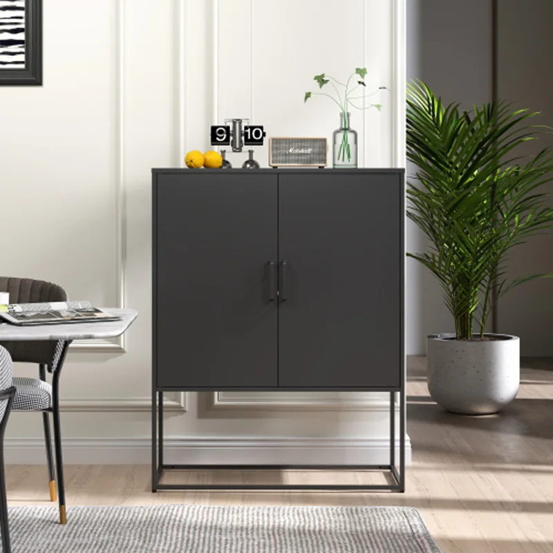 Credenza a buffet in metallo resistente, moderno armadio portaoggetti in acciaio con 2 ripiani, armadio in stile autoportante con ante magnetiche