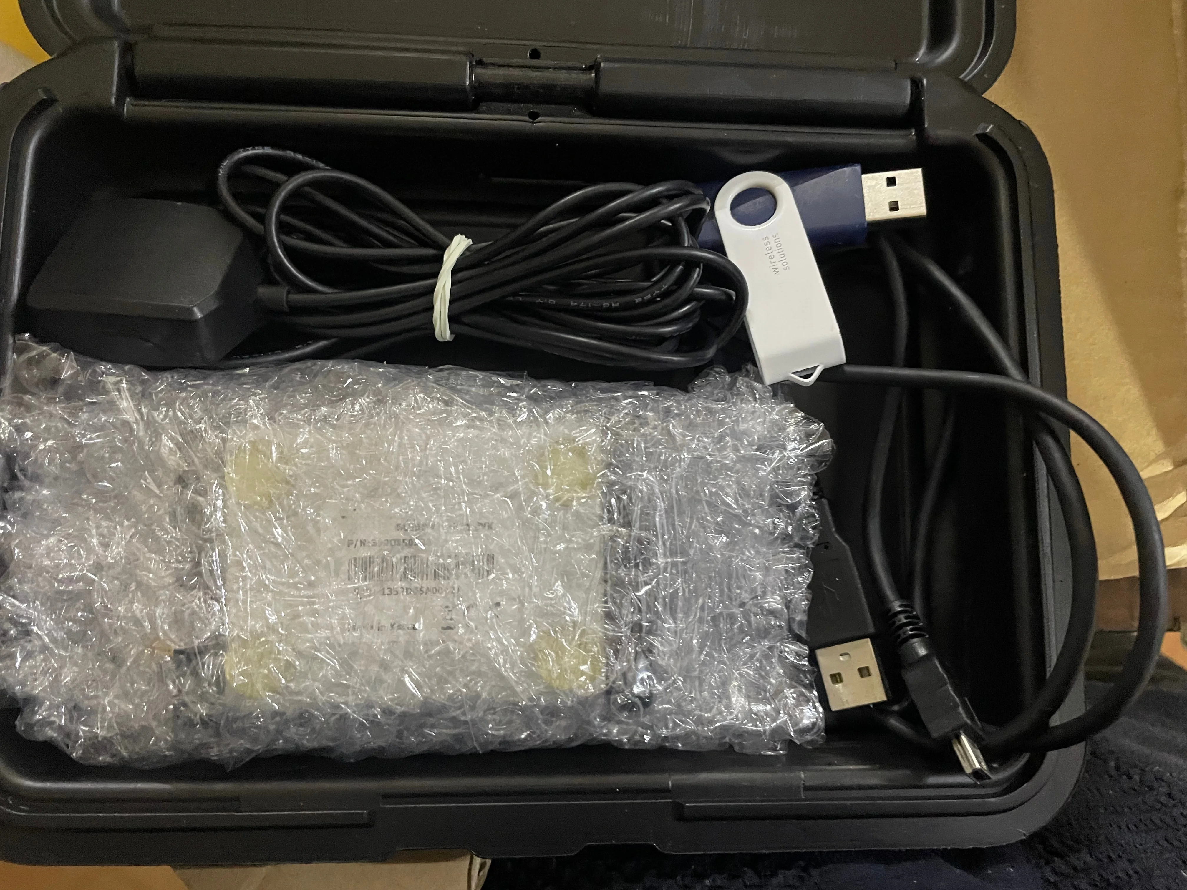 

SL869-V2-GNSS-EVK SL869V2GNSSEVK Original but Used ， Normal use ， The accessories are still complete，Development for SL869V2