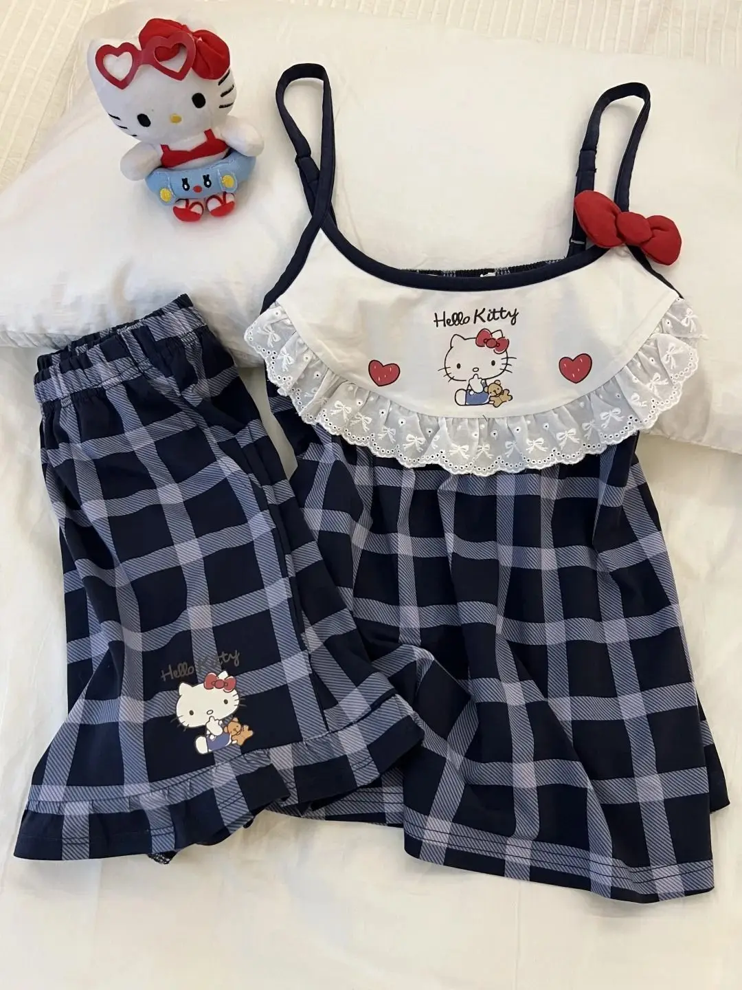 

Комплект домашней одежды Sanrio Sweet Hello Kitty, подтяжки, пижамы в чистую клетку для девочек, студентка, летний новый стиль, подтяжки, жилет, шорты