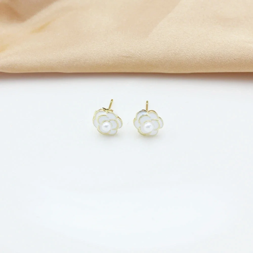 Mini Camellia Flower White Black Enamel Stud Earrings for Women Sweet Geometric Brincos Jewelry Wholesale Summer Girl Gift