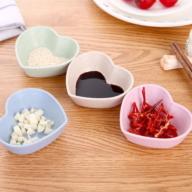 1PC Mini Wheat Straw Dipping Dishes Dip Bowls Sauce Dish Kitchen Heart Shape Seasoning Condiment Dip Bowl Saucer Dinnerware 