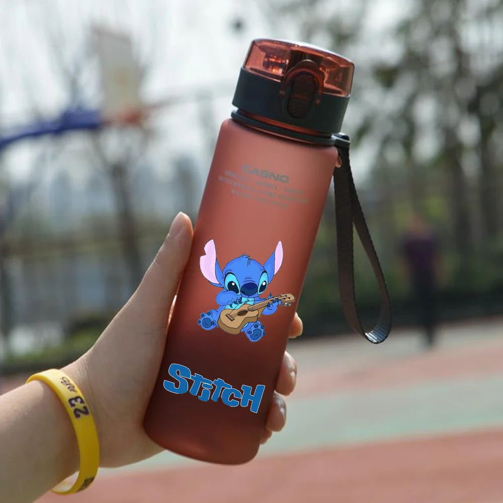 560ML Stitch Angel Cartoon kubek na wodę przenośny plastikowy kubek z kreskówek o dużej pojemności przezroczysty kubek Outdoor Sports Water Chil Cift