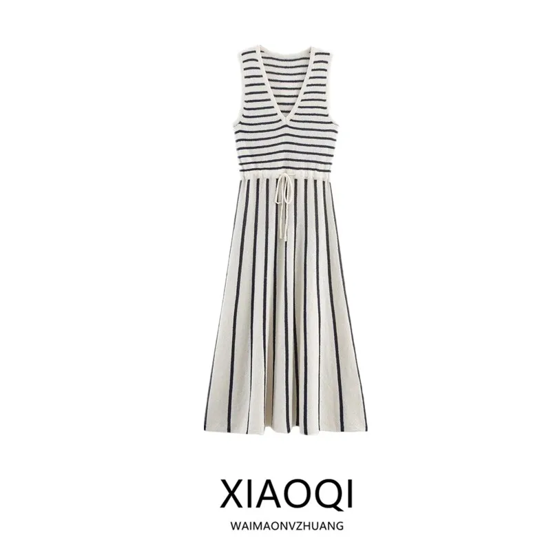 فستان صيفي جديد بسيط ضيق محبوك بخصر مرتفع وتنورة على شكل حرف A وياقة على شكل V بدون أكمام للارتداء اليومي ونمط العمل 2025