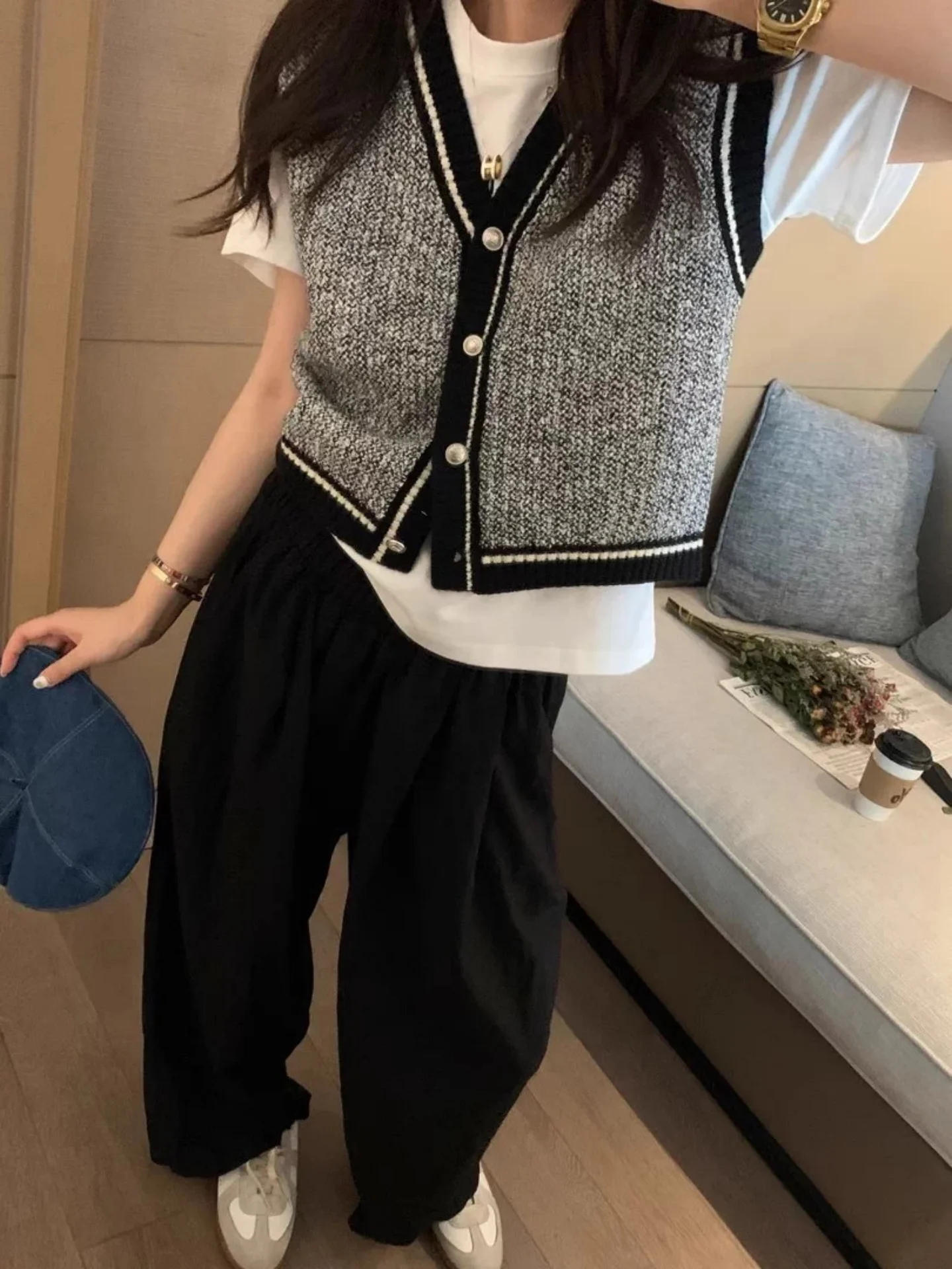 100% wool women's V-neck vest color blocked knitted sleeveless cardigan sweater autumn and winter short jacket vest hot selling