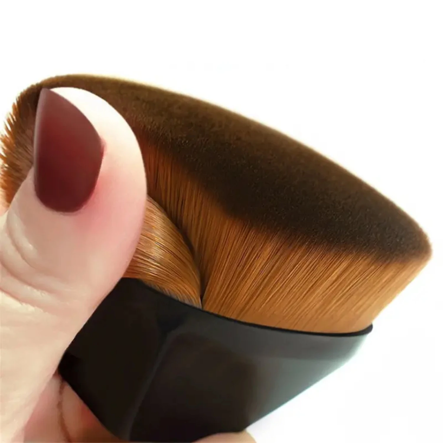 

Portable Foundation Makeup Brush with Convenient Storage Box, 1pc High-Quality Cosmetic Tool for On-The-Go Touch-Ups and Flawles