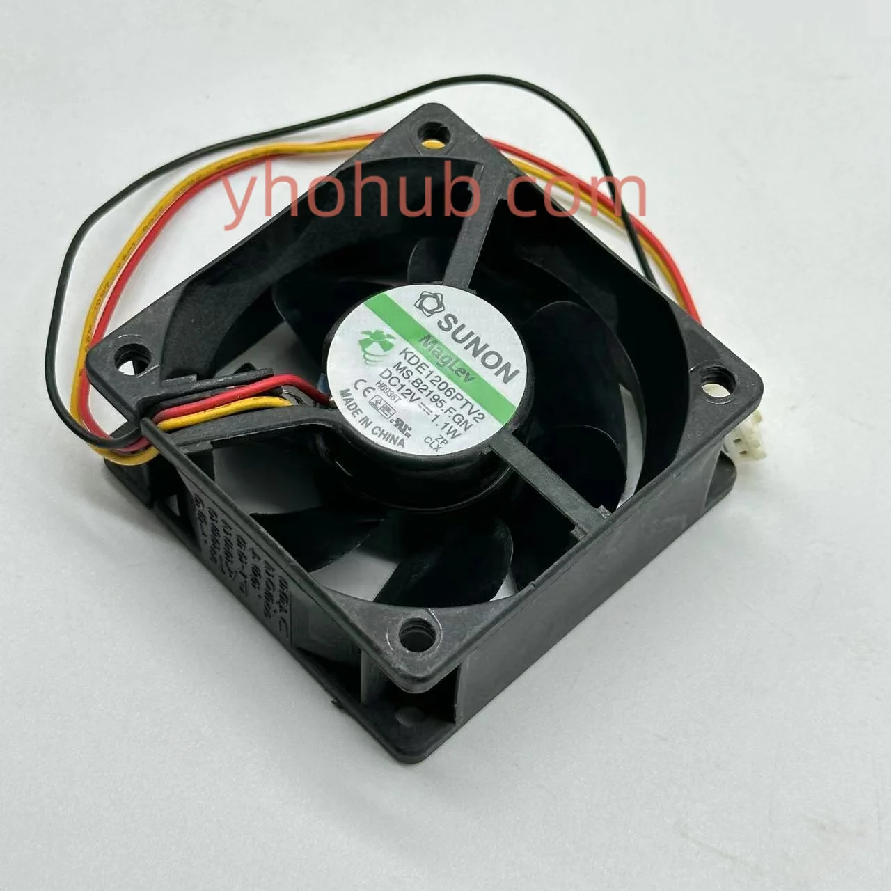 

SUNON KDE1206PTV2 MS.B2195.F.GN DC 12V 1.1W 3-Wire 60x60x25mm Server Cooling Fan