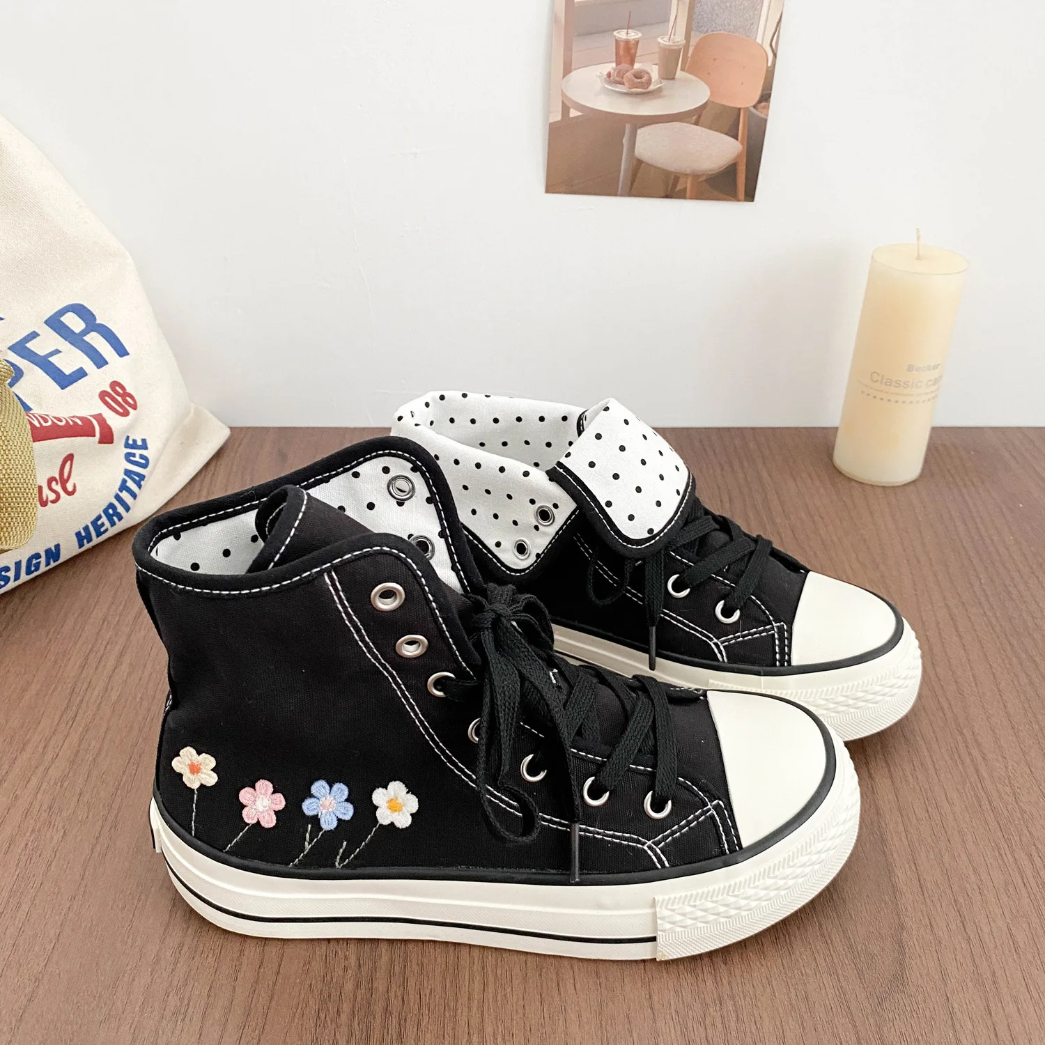 2026年レディースレトロハイカットキャンバススニーカー、花 - Canvas Sneaker High のレビューと価格