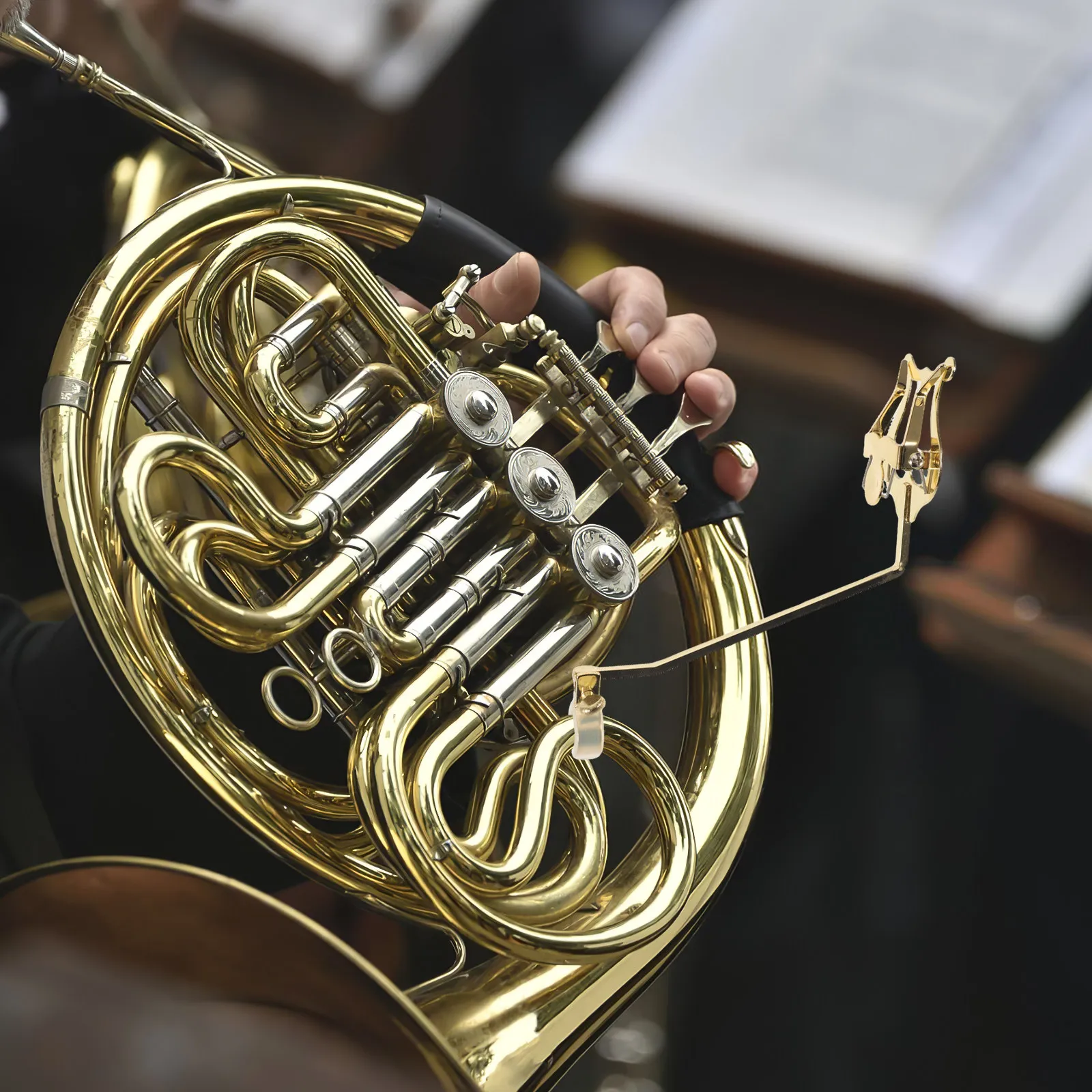 

Портативный вращающийся держатель для нот (музыкальный клип/лира) для французского рожка, трубы, флейты, кларнета, саксофона, тромбона