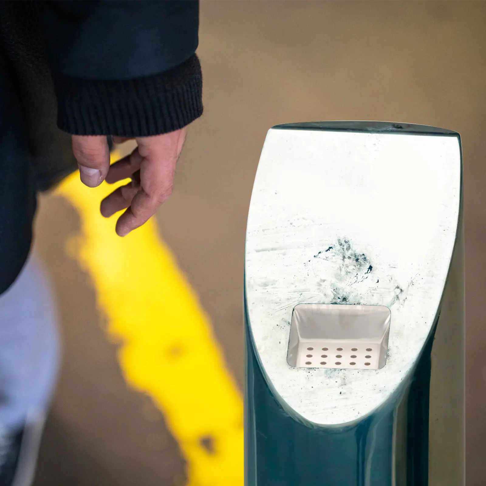 

Ash Trays Garbage Can Ashtray Stainless Steel Ash Container Metal Ash Trays Waste Bin Accessory