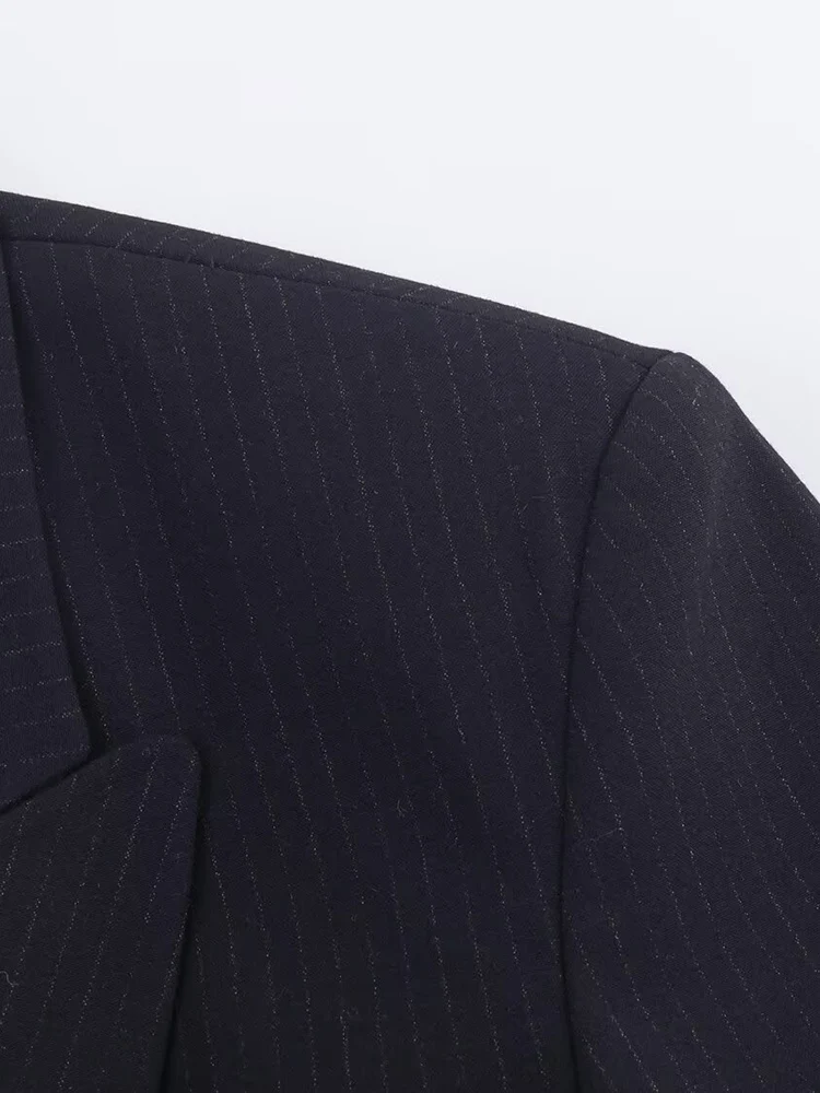 أزياء نسائية جديدة على الطراز الأوروبي، سترة مقلمة كبيرة الحجم متعددة الاستخدامات وبسيطة وأنيقة مزدوجة الصدر.