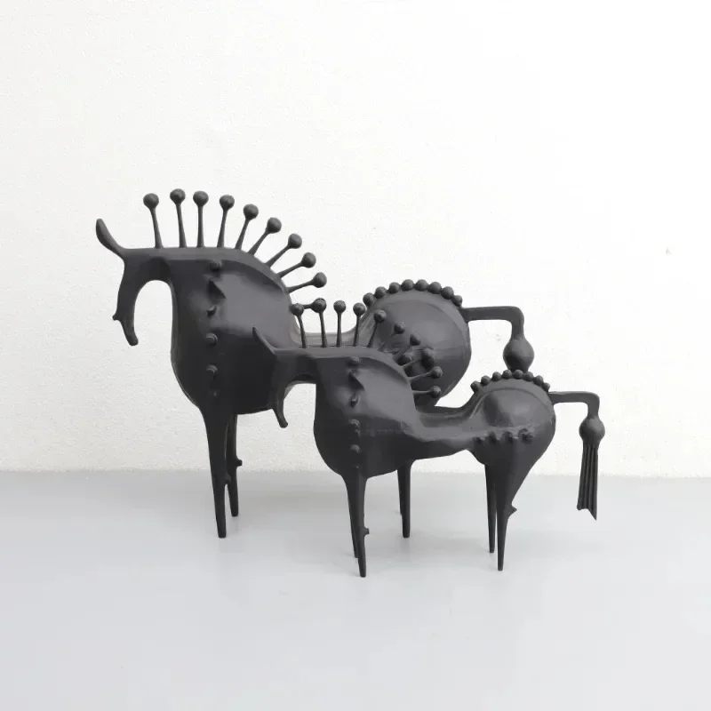 

Creative metal animal horse statue crafts modern home decoration living room lobby decoration, bookshelf decoration