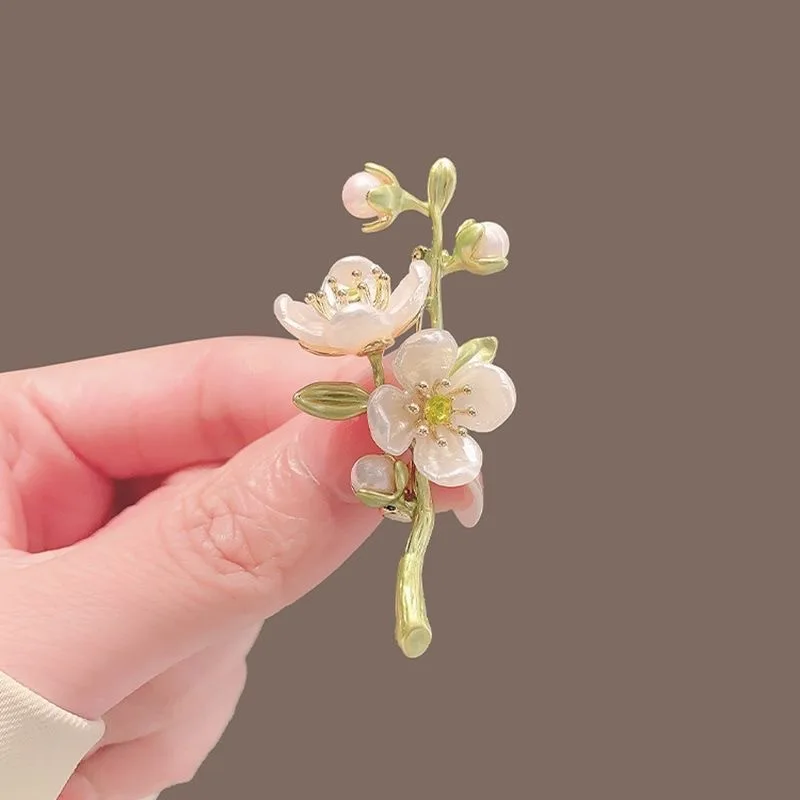 Retro Emaille Groene Jasmijn Bloem Broches Voor Vrouwen Prachtige Strass Parel Bloem Broche Kleding Rugzak Pin Sieraden Cadeau