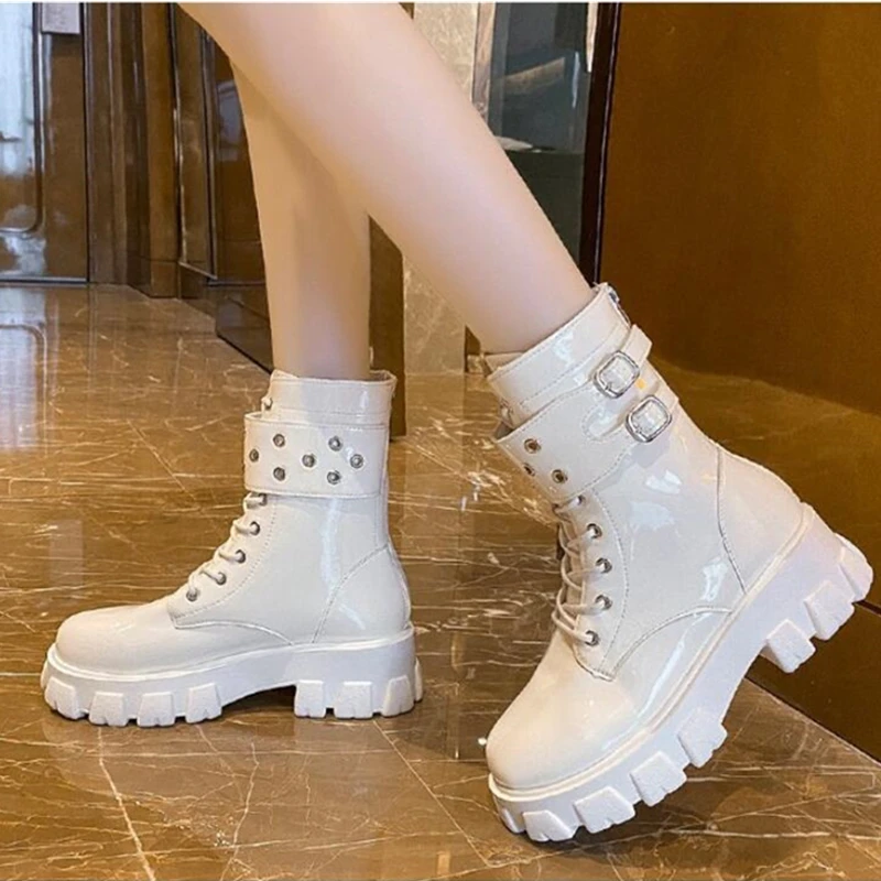 

New Autumn Women Platform Boots Fashion Round Toe Rivets Non-slip Thick Sole Punk Boots Ladies Gothic Boots Zapatos Mujer Shoes