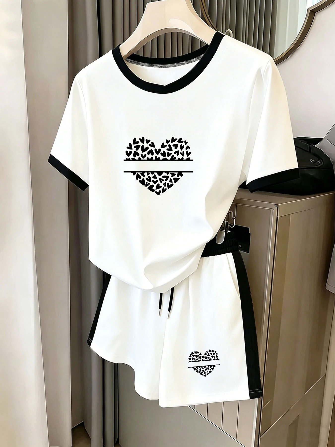 Daily Gentle Outfit Set, Two-Piece Set with Heart-Shaped Patchwork Print and Contrasting Edges, Short-Sleeved Top and Shorts, Loose Drawstring Breathable Casual Set, Gentle and Sweet Versatile Home Set, Home Casual Wear, Women's Clothing