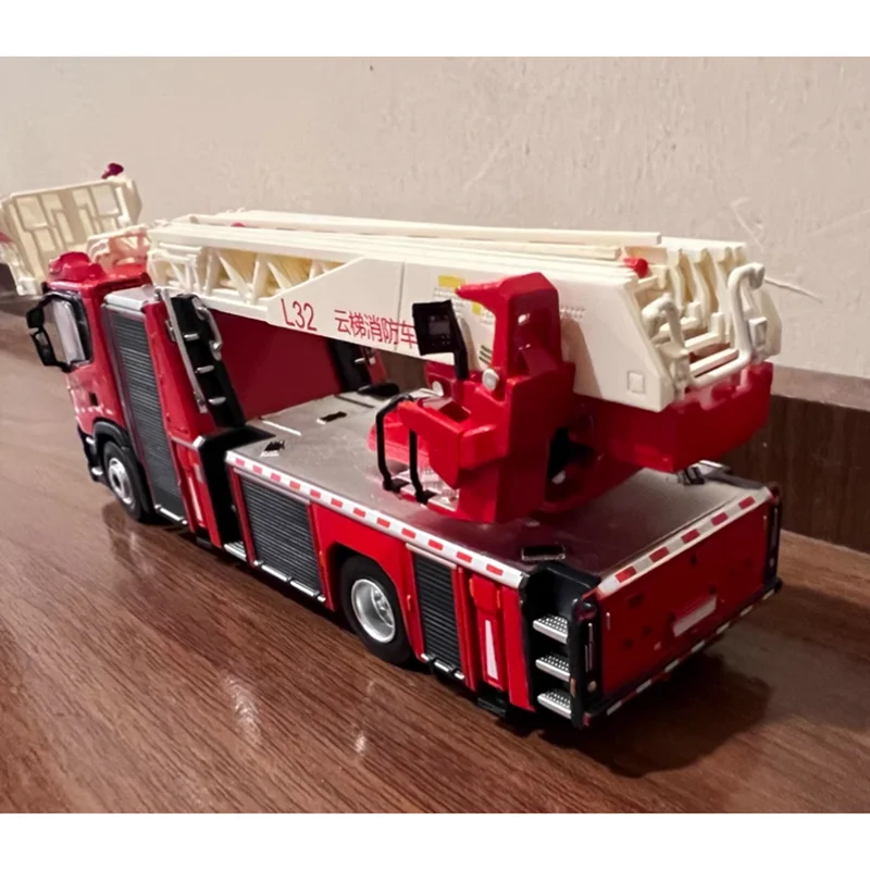 MASSDI 1/64 escala L32 escalera de bomberos camión rescate motor de bomberos aleación coche modelo ornamento juguete coleccionable