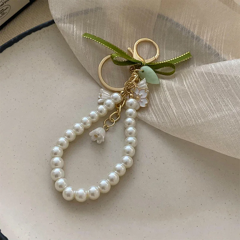 Fresh And Elegant Bell Orchid Keychain Women's Green Gentle Imitation Pearl Leatherresin Alloy Keychain Jewelry Accessories Gift