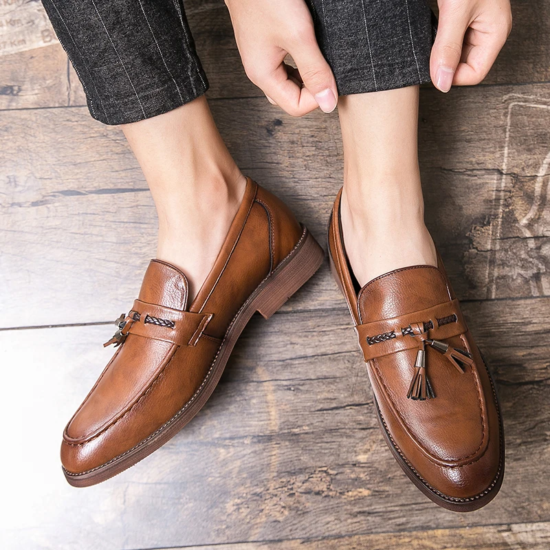 

Low Heeled Round Toe Men Loafers Simple and Fashionable Tassel Business Casual Formal Leather Shoes