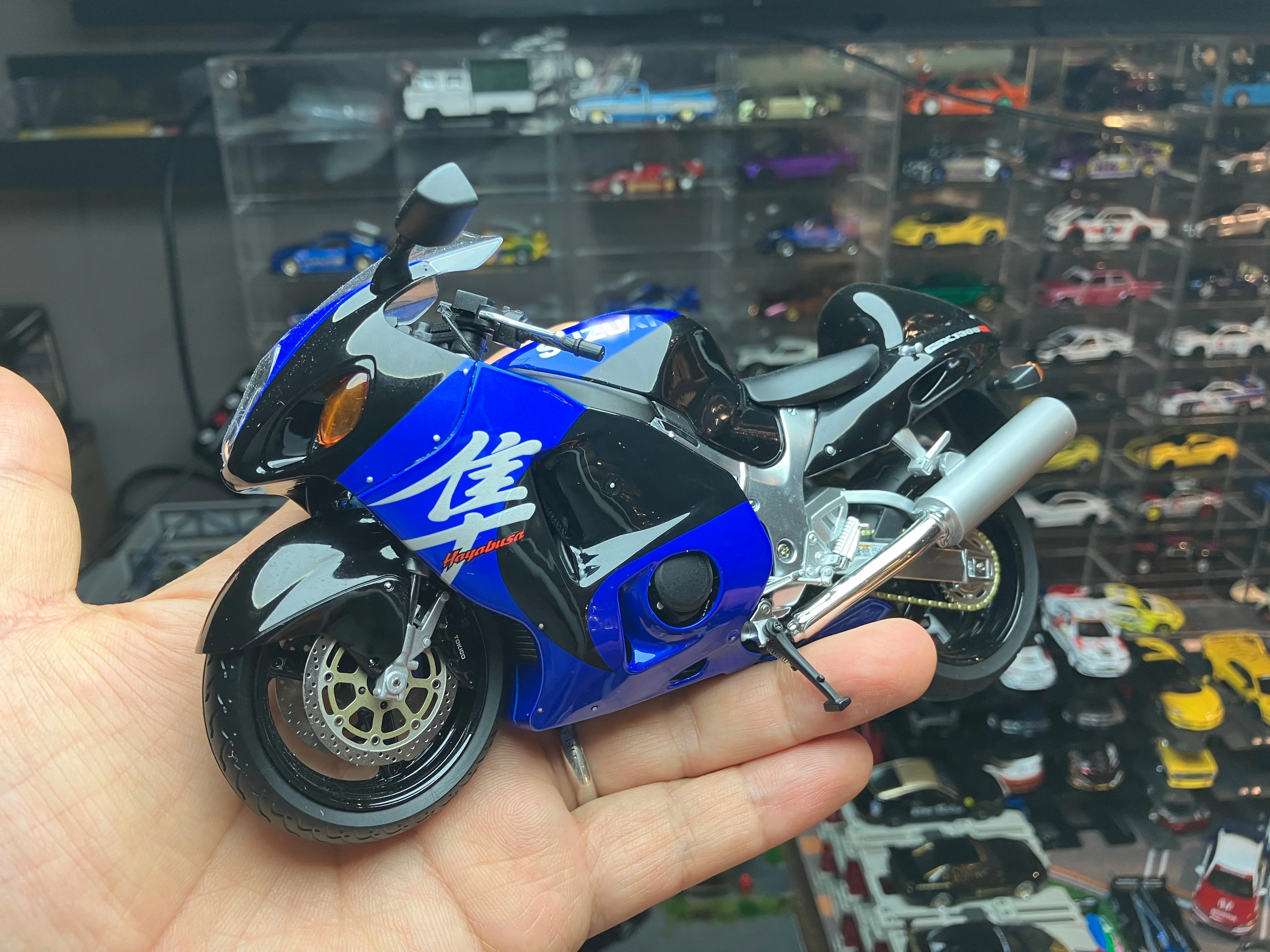 

Модели LCD 1:12 GSX 1300R 2001, синие, литые металлические модели автомобилей, ограниченная серия, из сплава.