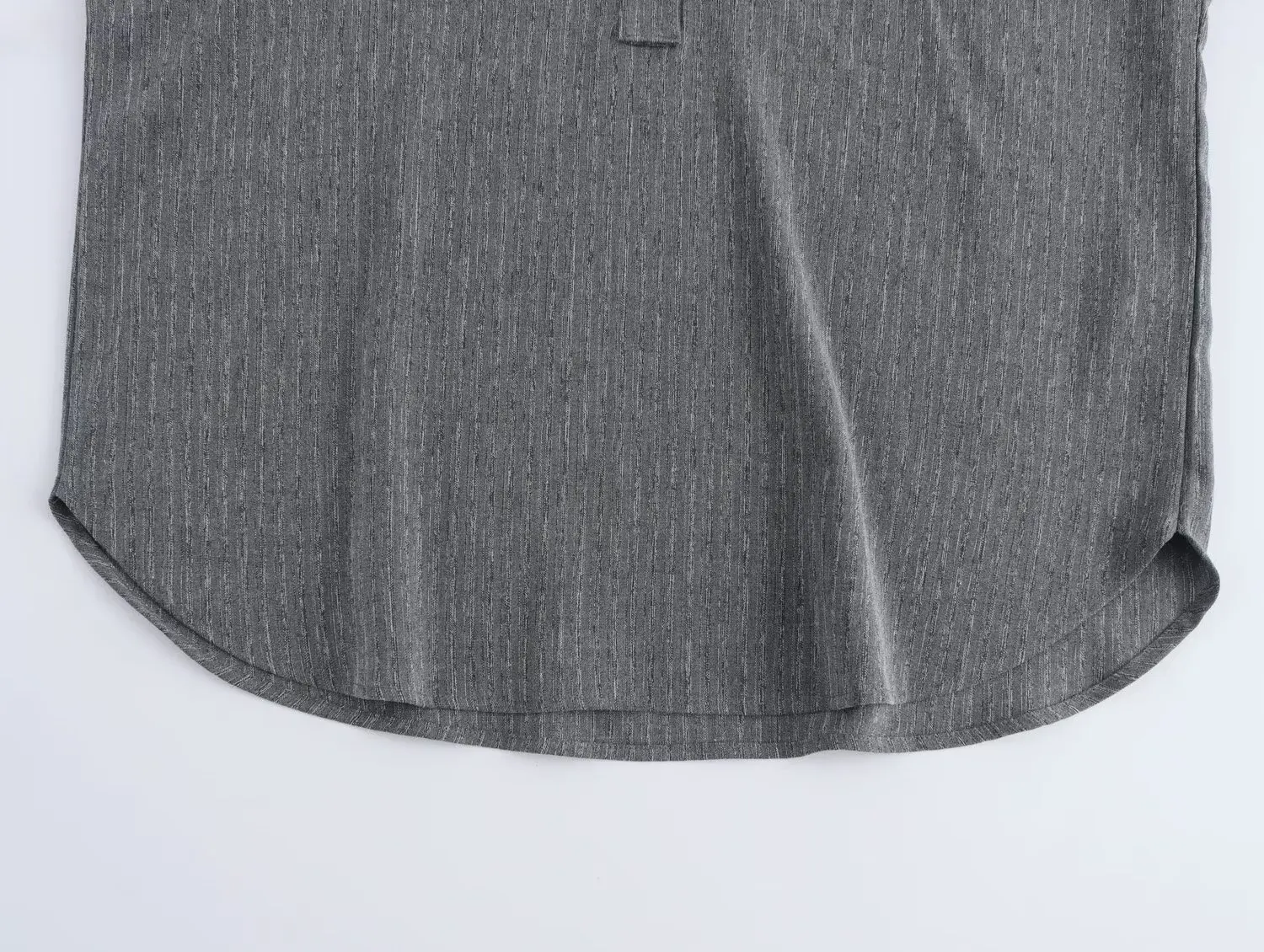 Camicia da donna con colletto a polo casual a righe larghe con decorazione abbottonata di nuova moda da donna camicia da donna a maniche lunghe retrò top chic