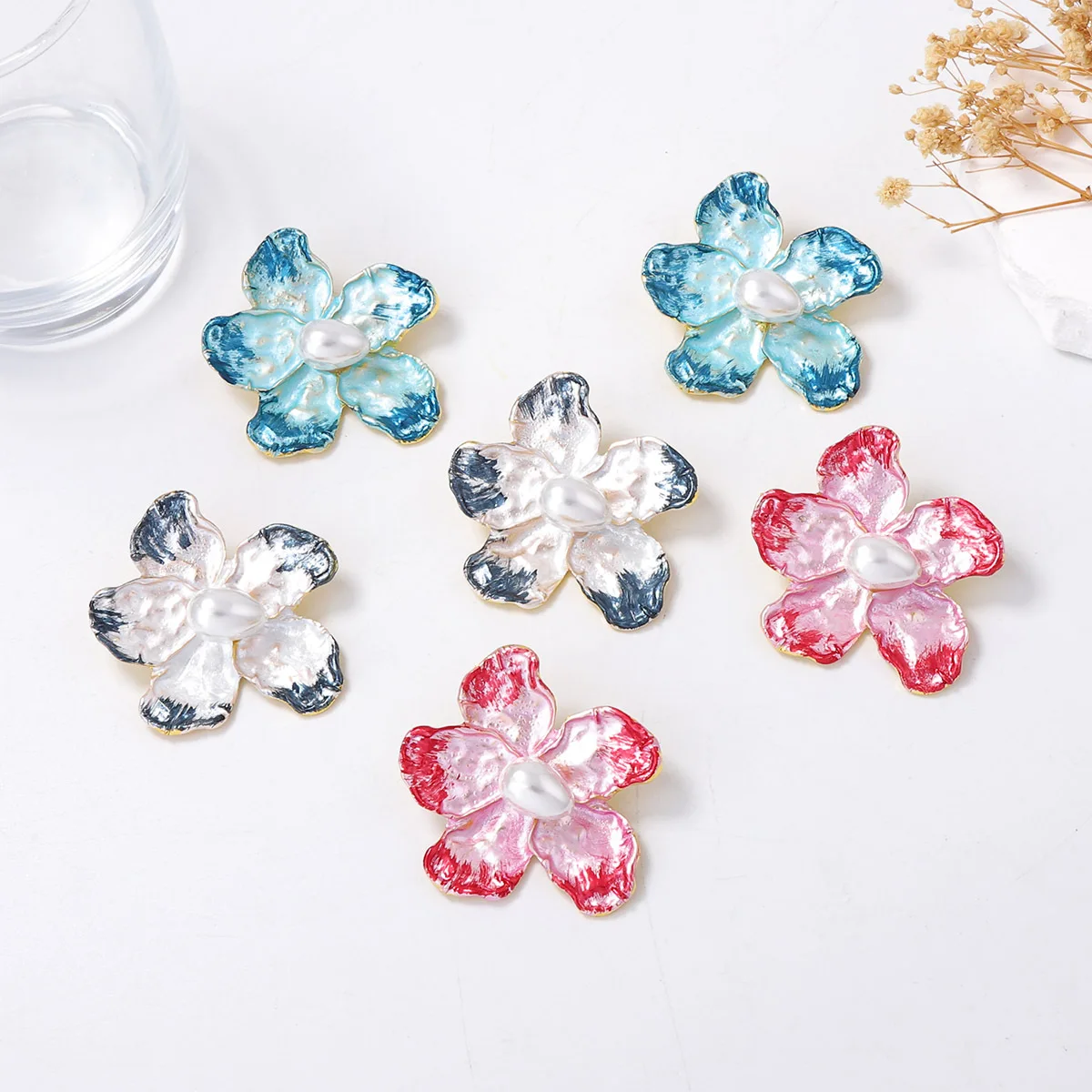European and American minimalist fashion alloy thin-coated imitation pearl color-blocked flower earrings, resort jewelry