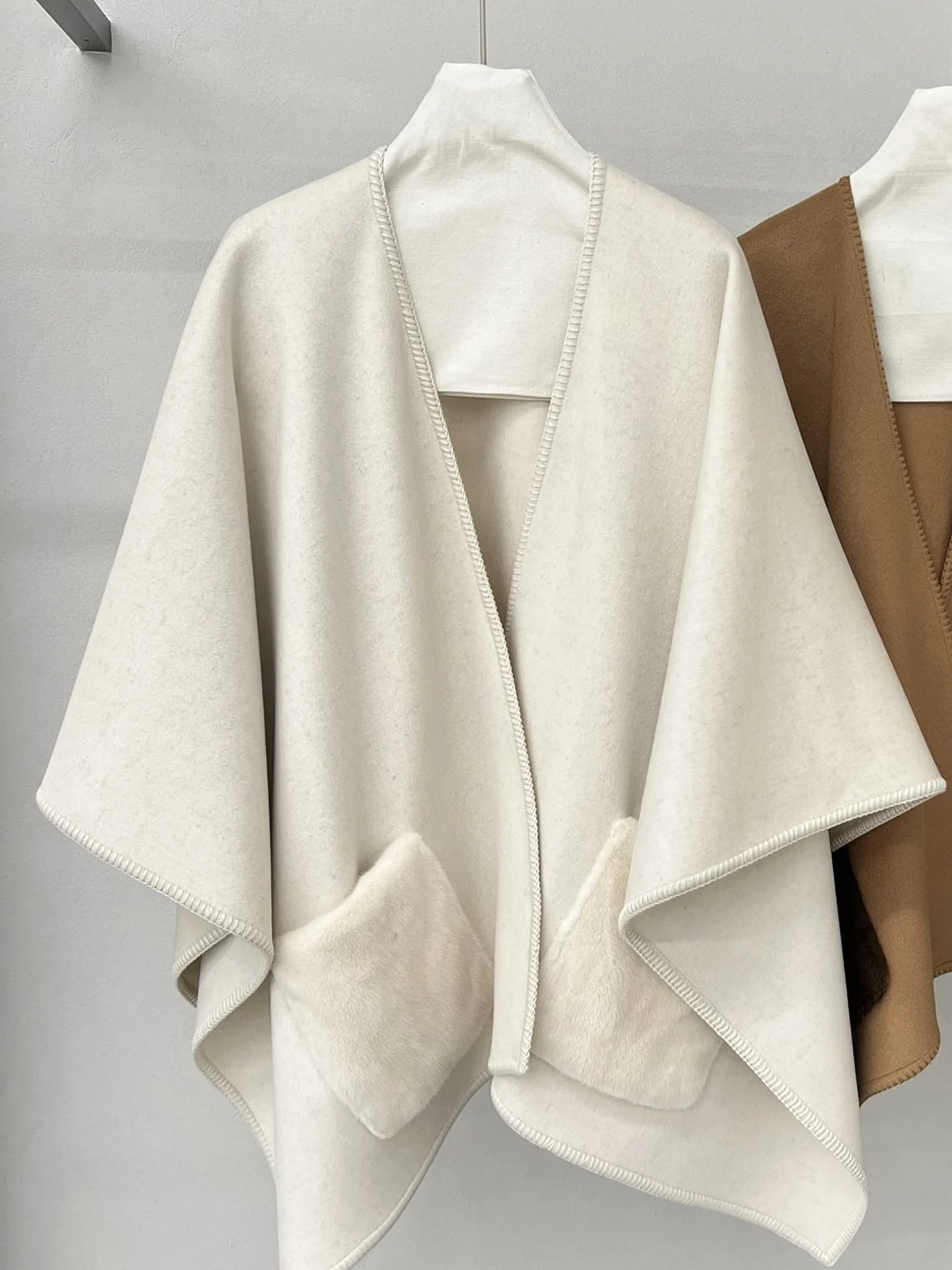 New High-Quality Fashionable Women'S Cashmere Shawl (Autumn/Winter Collection) Fabric: High-Count Blend (10% Cashmere, 90% Wool)