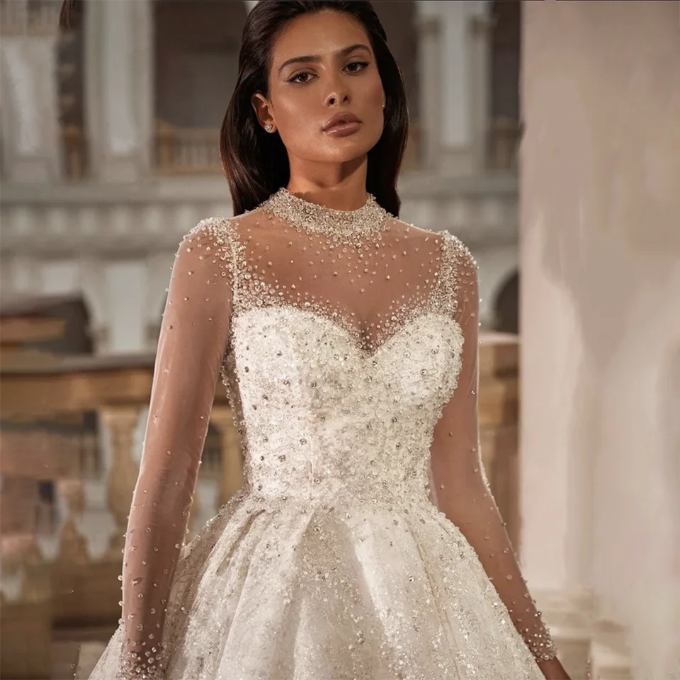 Abiti da sposa personalizzati con paillettes di cristallo con perline scintillanti di lusso 2025 Abiti da sposa in tulle con illusione di strascico senza schienale