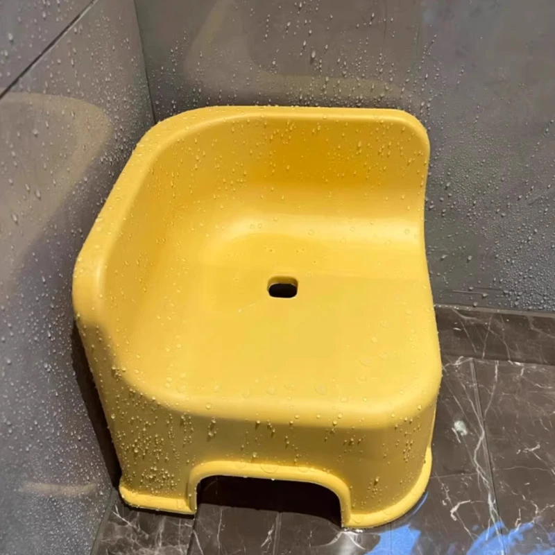 

Не занимает места, ванную комнату, специальный табурет для купания, стул можно штабелировать, утолщенный в дом, современный простой и нескользящий.