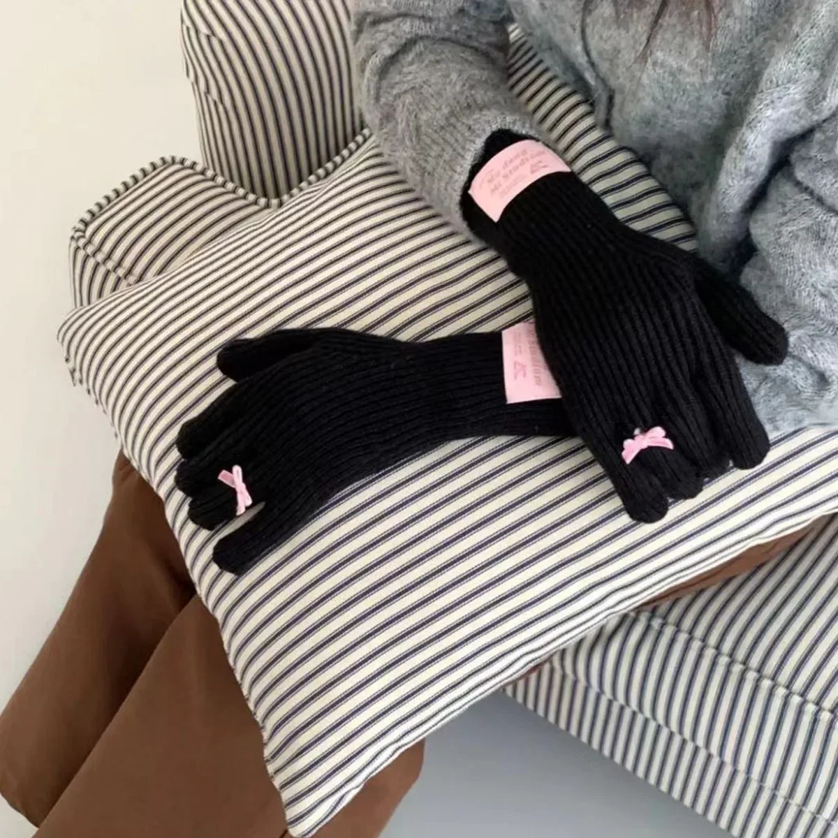 Bow Knot Knitted Woolen Gloves Female Winter Screen Student Riding Split Finger Thick Warm Gloves Korean Label Women Gloves