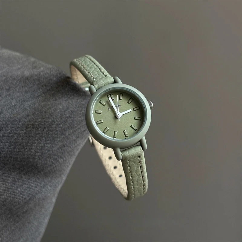 Classic trend women's watch elegant simple light luxury compact 2025 waterproof quartz watch birthday gift