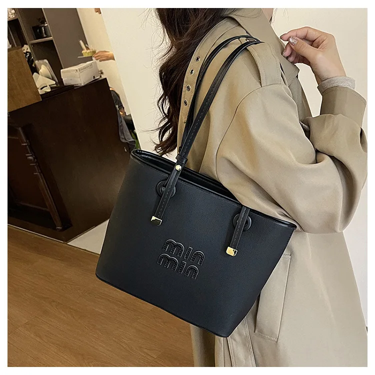 

2025 New Design: Fashionable Crossbody Bags, Handbags, Clutch Bags, Knitted Bags, Suitable for Beach and Small Occasions Use