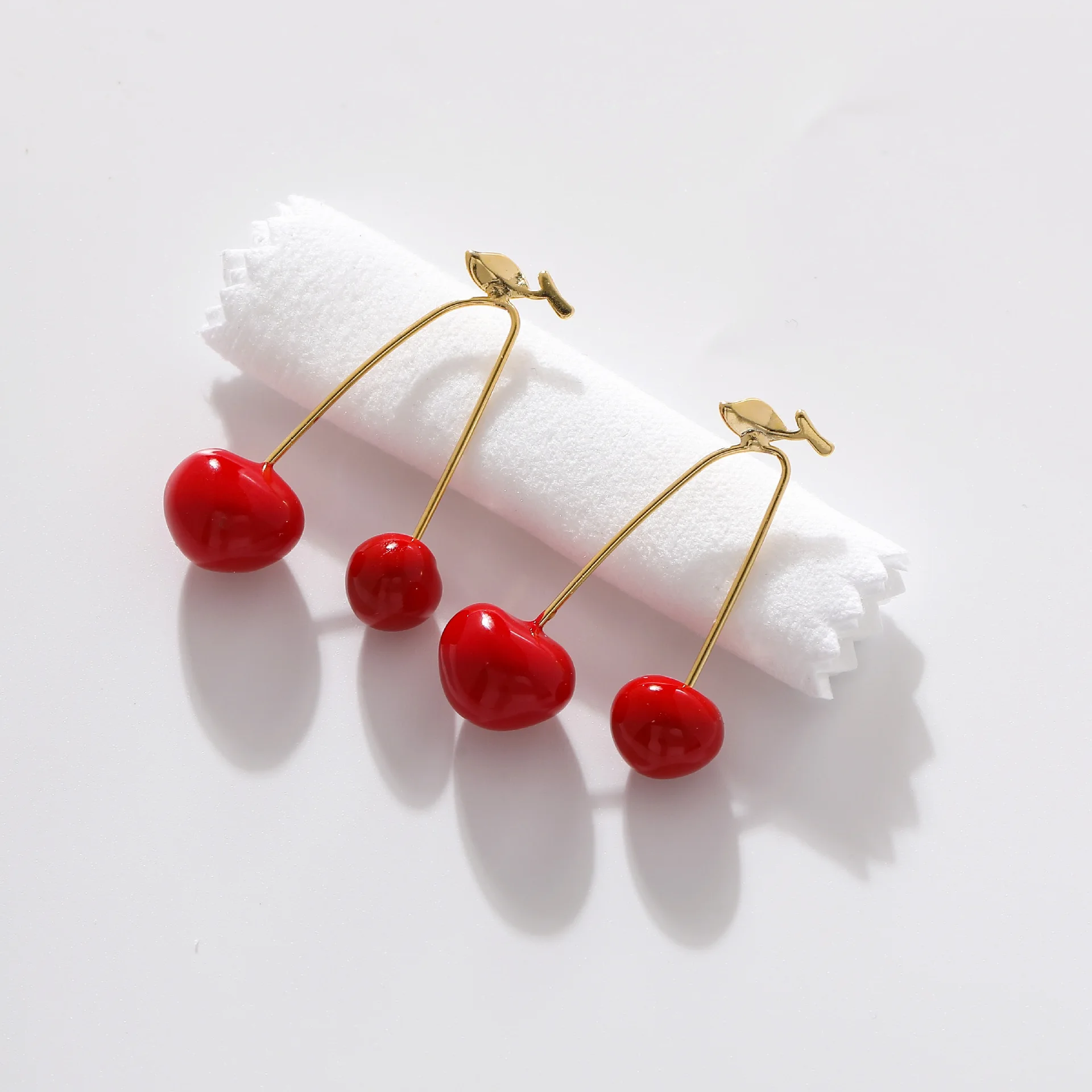 Design Sense Exquisite Enamel  Red Cherry Earring 2022 New Jewerlry Party Luxury Accessoties For Women Unusual Earrings Hotsale