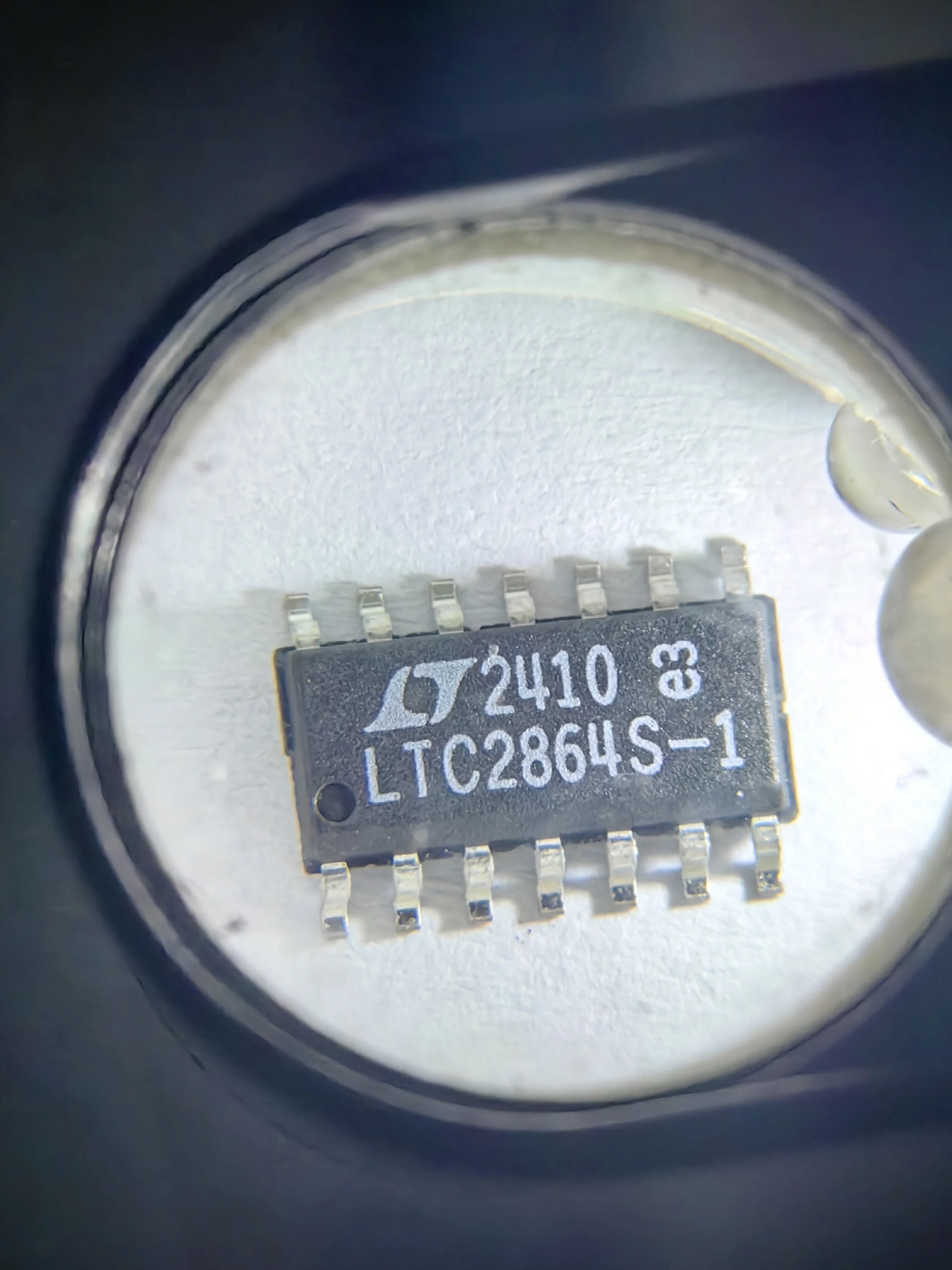 LTC2864 LTC2864CS-1 LTC2864IS-1 LTC2864HS-1 - +-60V Fault Protected 3V to 5.5V RS485/RS422 Transceivers