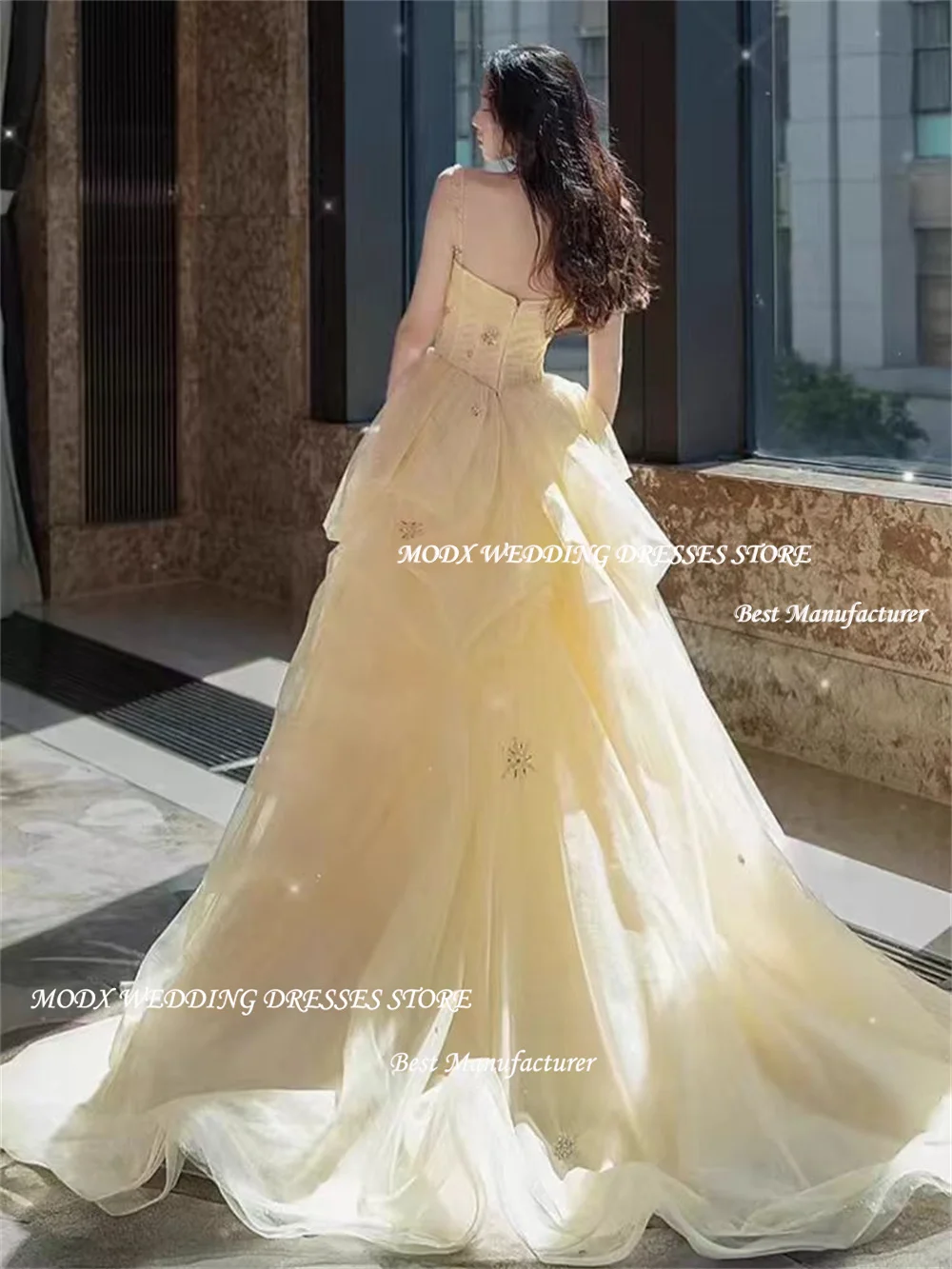 MODX Giallo Bellissimo ed elegante abito da sposa coreano con cinturino per spaghetti Applique in organza Piega A-line Abito da sposa lungo fino al pavimento