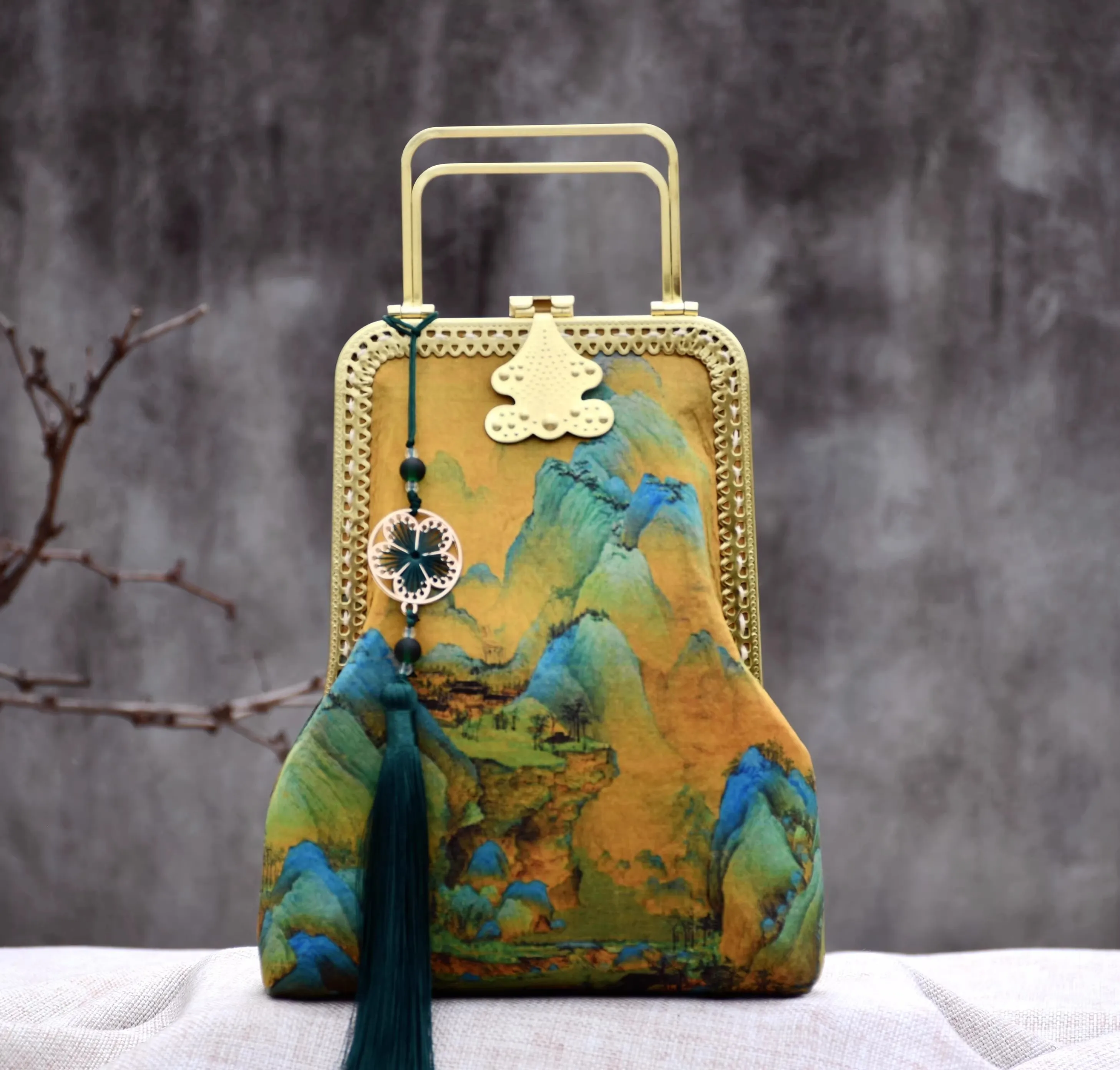 

Chain Strap Women Shoulder Bag Crossbody Bags New Retro Hollow Out Metal Bag Lock Bags Women's Handbags Purses