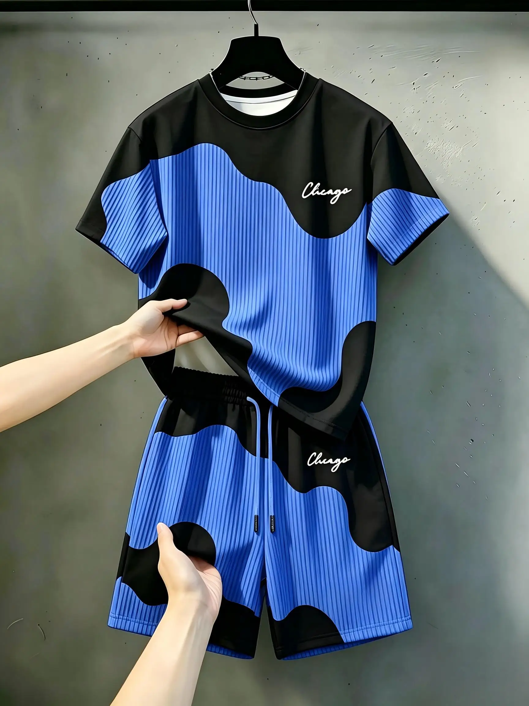 Men's Summer Chicago Stripe Splicing Printed Comfortable Breathable Round Neck T-shirt Drawstring Shorts Set Outdoor Street Wear
