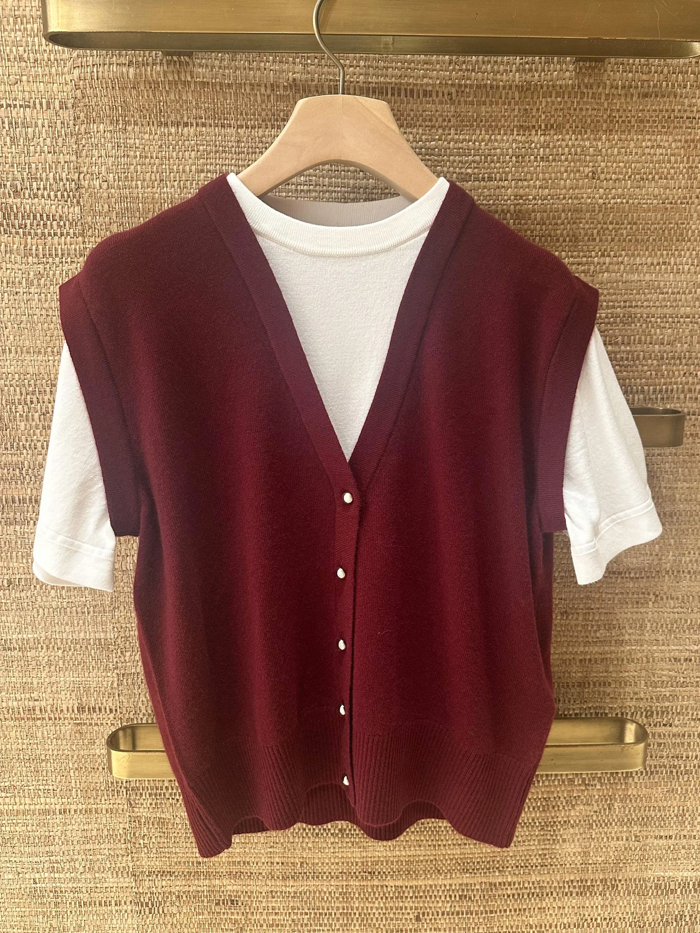 

Casual Knitted Sweater Top Women's Summer 2025 Two-Piece Fake Ensemble Comfortable Knitwear round Ne ort Sve Button De...