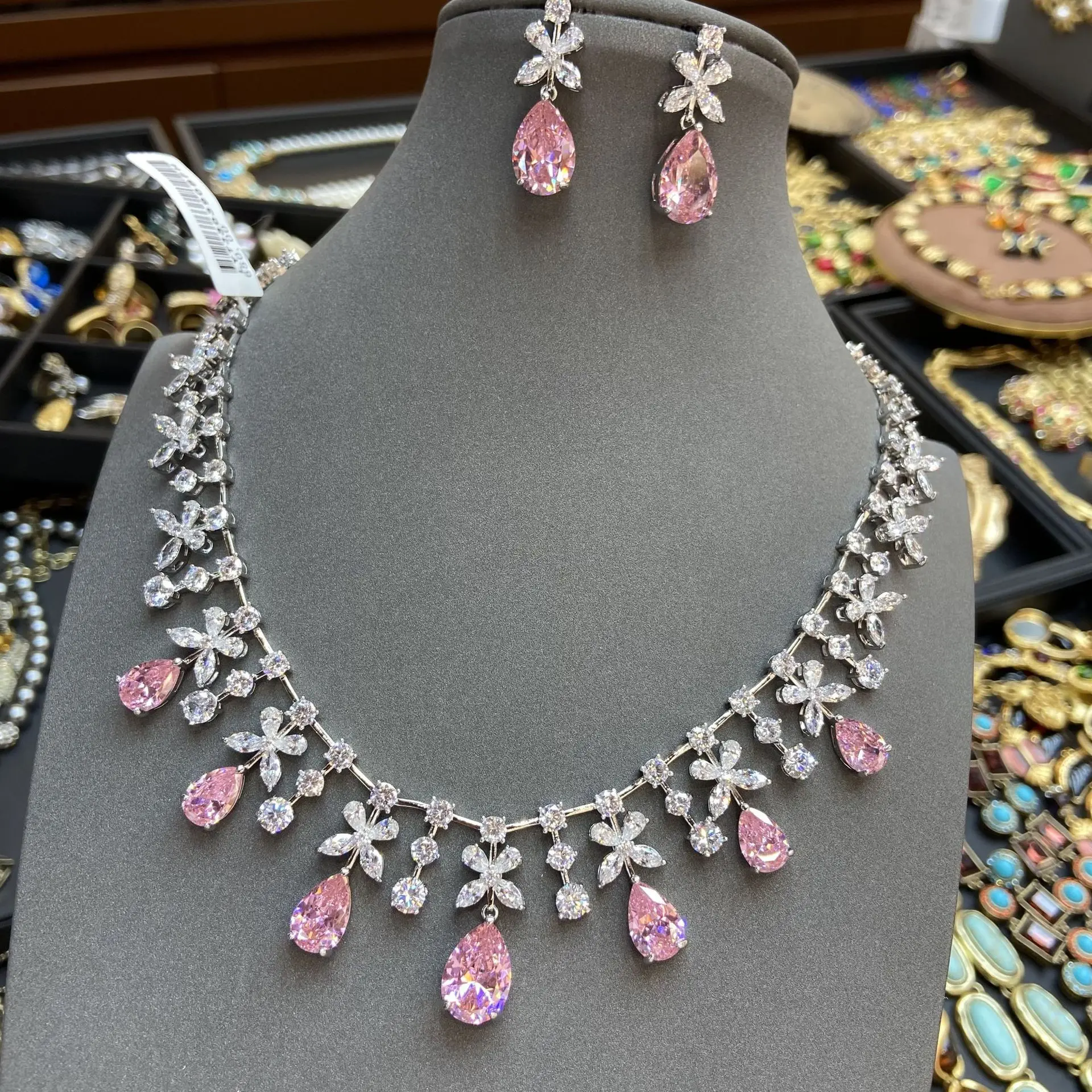 Women Stylish Luxury Diamond-encrusted Pink Drop Zirconia Pendant Necklace 2024