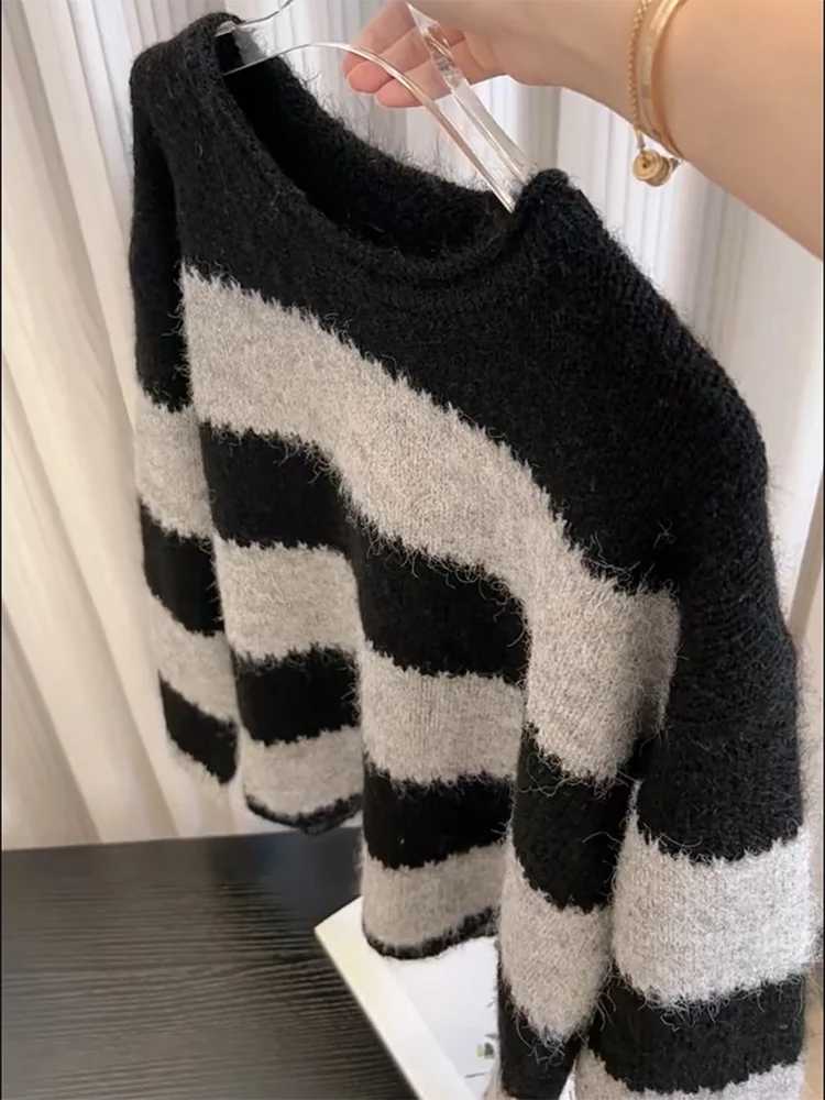 

Korean Design Striped Knitwear Women's Faionable Slimming Top Color Blo Autumn Winter New Arrival plus Size Warmth