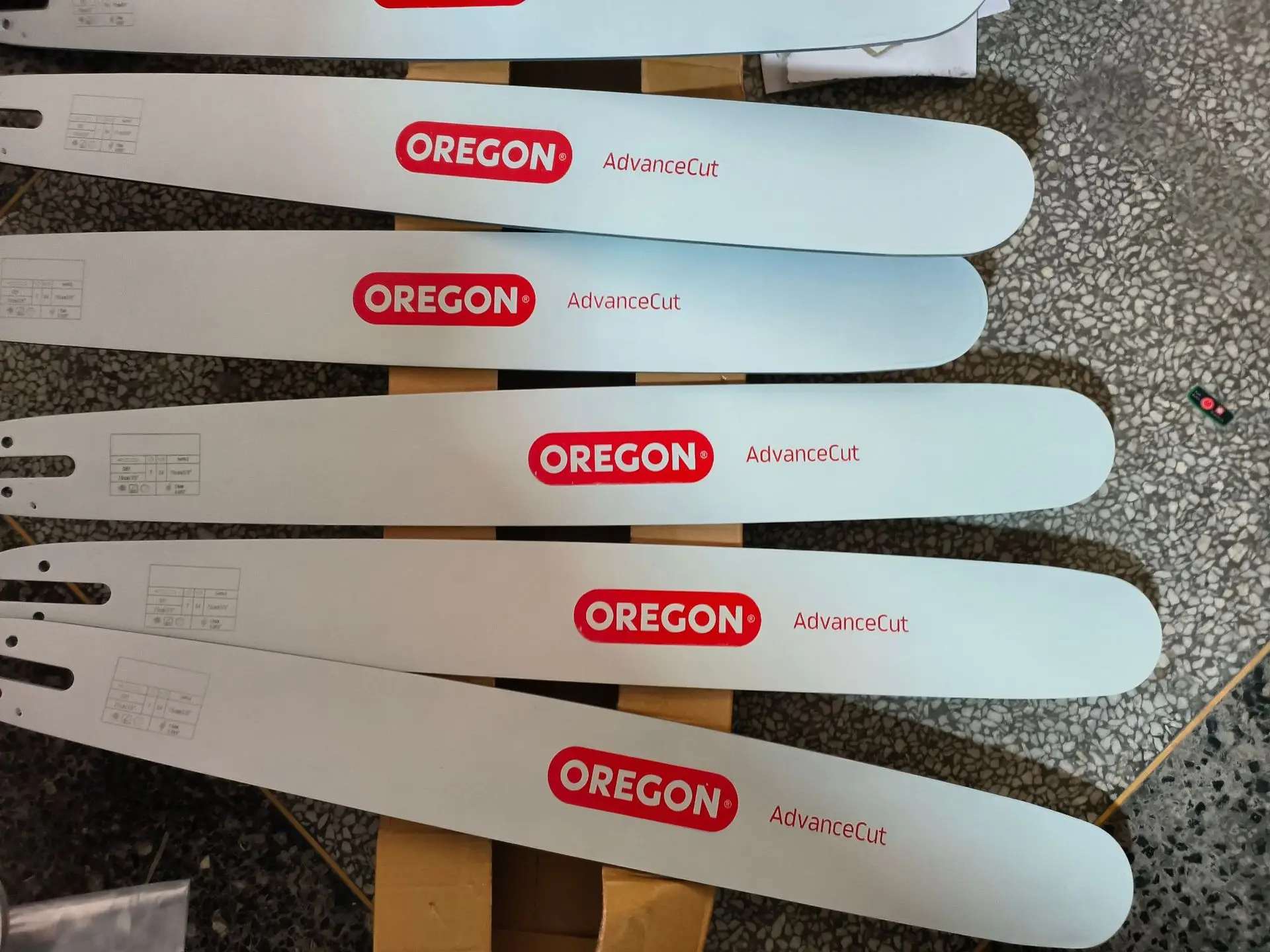 

Применимо, аксессуары для бензопилы Origen Направляющая OREGON Направляющая из сплава цепи Встроенная направляющая для бензопилы высокой мощности