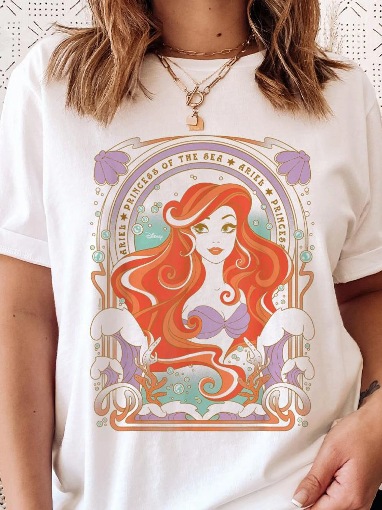 디즈니 여성용 아리엘 인어공주 그래픽 티셔츠 - 아리엘과 플로라를 위한 바다 아래의 생동감 넘치는 디자인