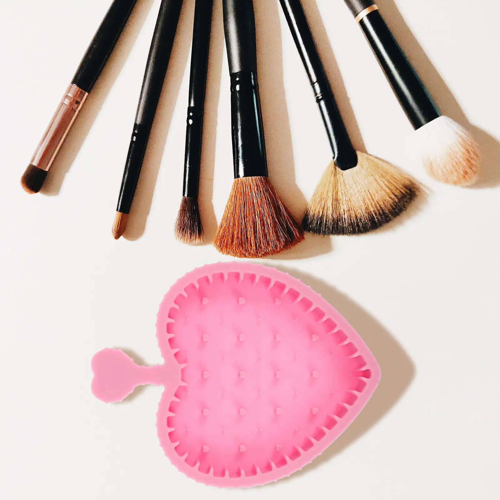 Makeup Brush Cleaning Mat Silicone Portable Brush Cleaner Efficient Makeup Tool Pad for Eyebrow Eyeshadow Brushes Elastic