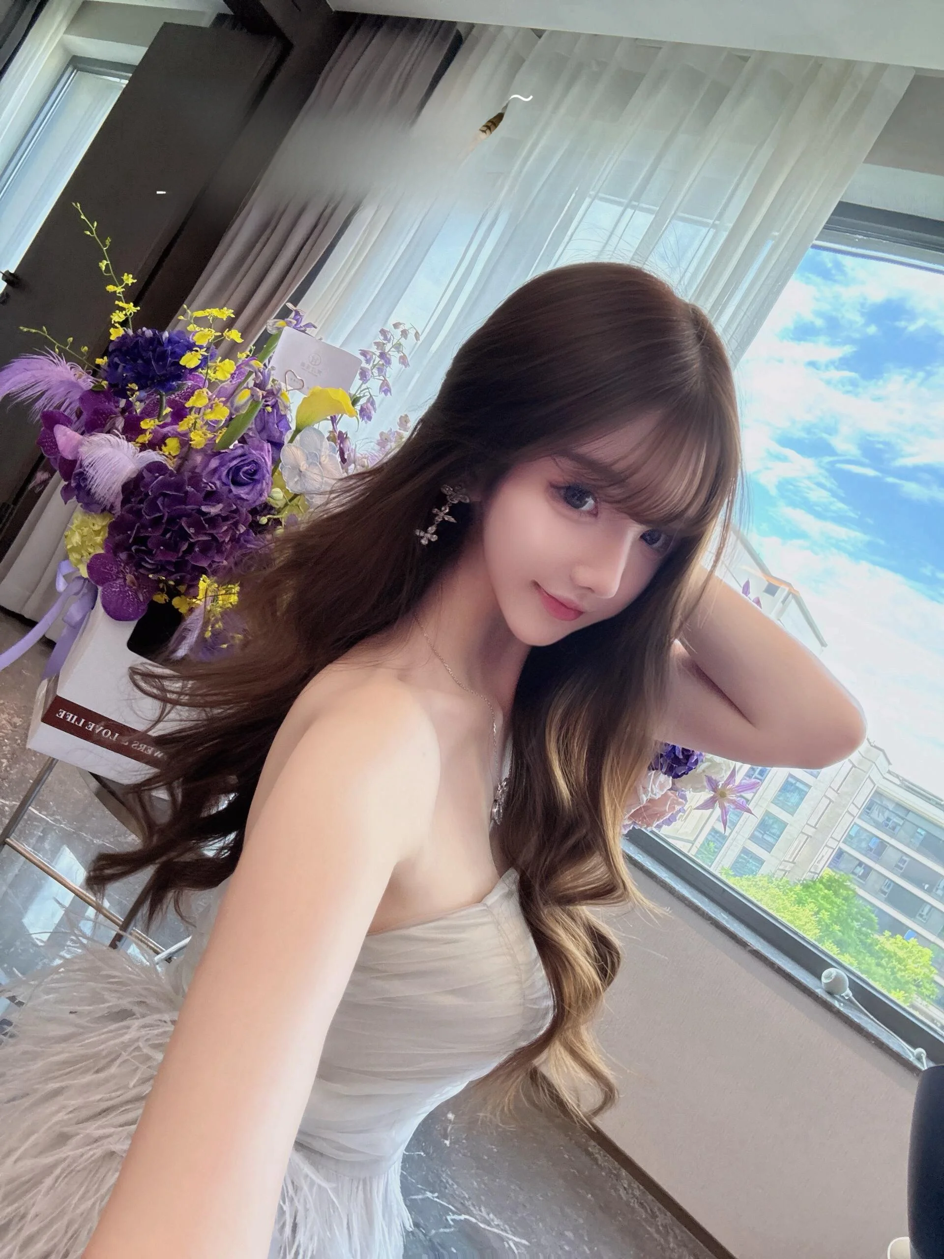 

Синий комплект Iceberg: бюстье с перьями и короткая юбка с высокой талией для повседневной носки и выступлений без рукавов