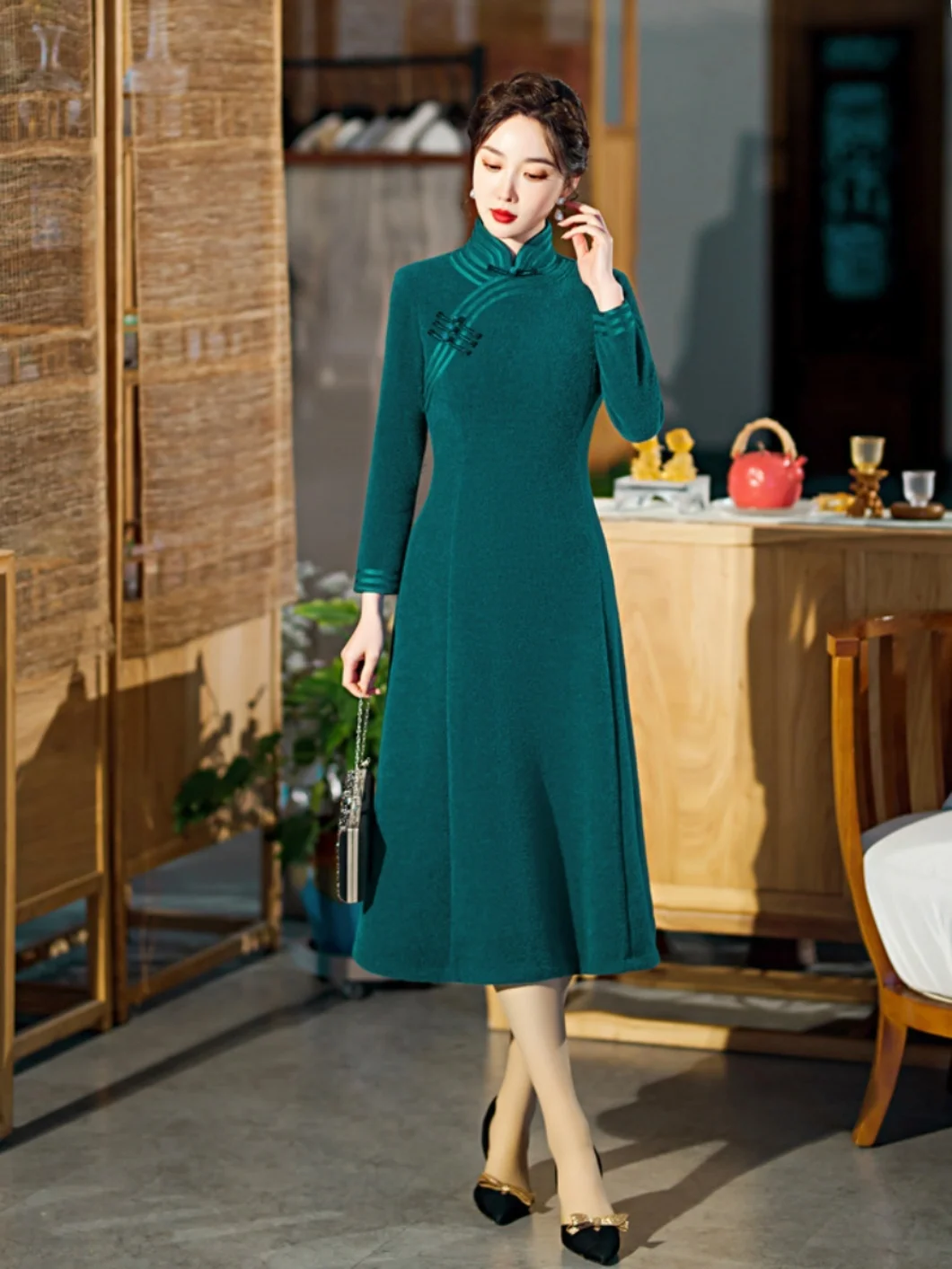 

Элегантное бархатное платье-ципао с длинным рукавом для женщин старше 35 лет, А-силуэт, приталенное, улучшенная версия, зимняя новинка, высокое качество