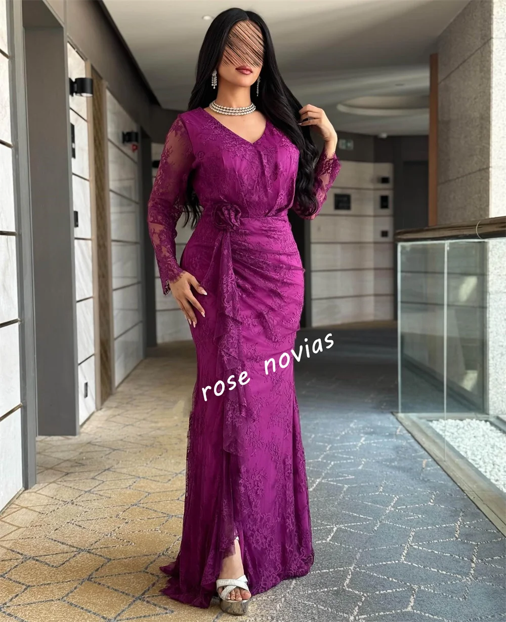Abito da sera viola chic a sirena con scollo a V con pieghe a fiori fatti a mano in pizzo personalizzato Occasione su misura Elegante matrimonio per feste Affascinante