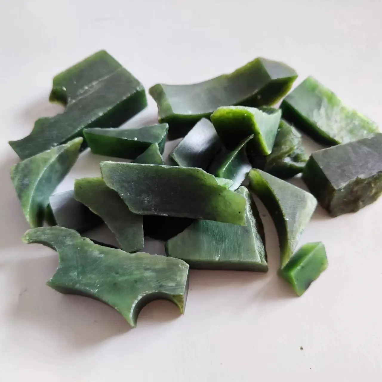 Natural Jade Stone Hetian Green Jasperite Jasper Stone Raw Crystals and Stones Healing Mineral Specimen Decoration Stone Home