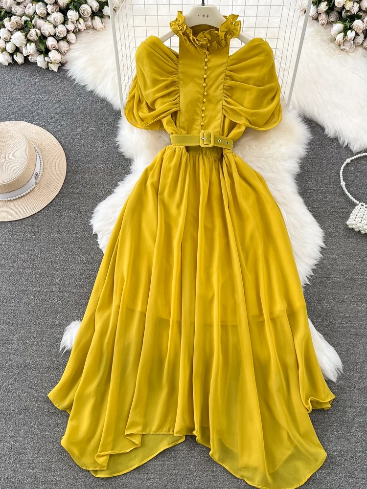 فستان شيفون أنيق بقصة A مع كتف مكشوف وخصر ضيق وطيات نحيفة وياقة عالية للنساء في العشرينات للارتداء في الصيف