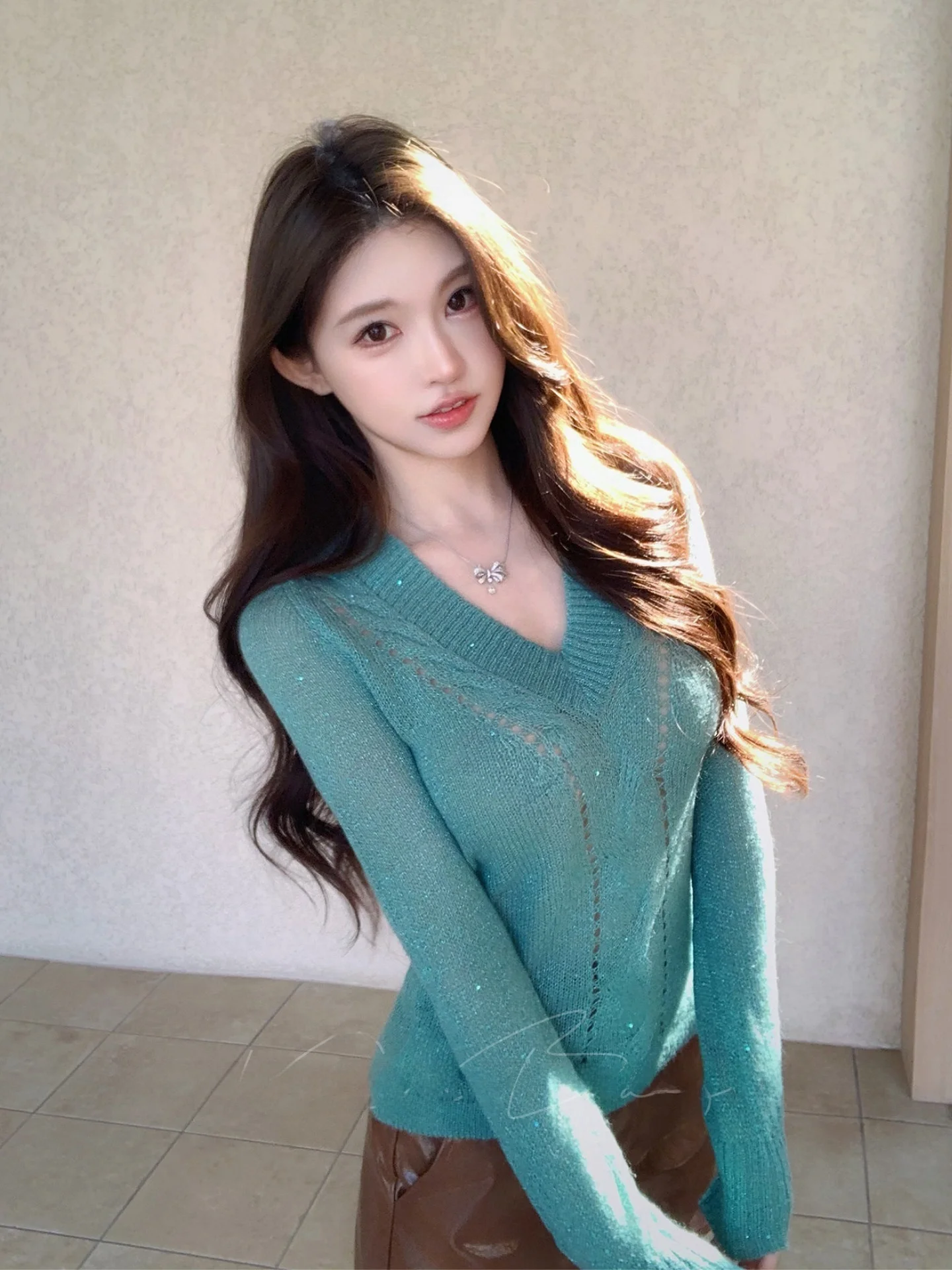 

Faionable V-Ne Long Sve Hollow out Knitwear Women's White Slim Fit Korean Sle Online Exclusive Spring Regular Thin