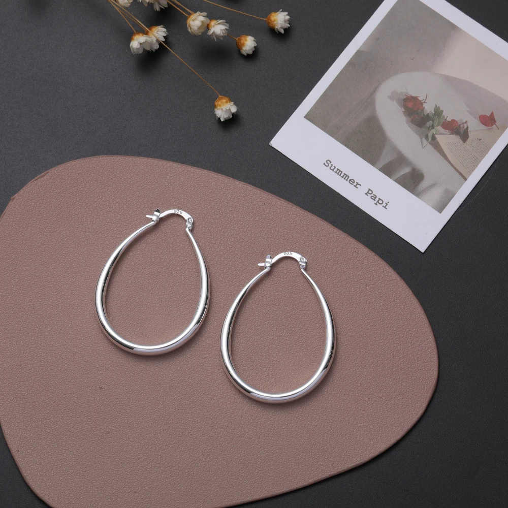 

European and American popular accessories, anti allergic, three-dimensional U-shaped earrings, wedding and birthday gifts